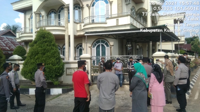 Kapolres Kuansing AKBP Henky Poerwanto SIK, MM tinjau kegiatan Posko PPKM dan Pasien Terpapar Covid 19