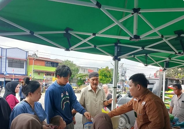 Disperindag Gelar Pasar Murah Aman Pekanbaru di Perhentian Marpoyan Disambut Antusias Warga