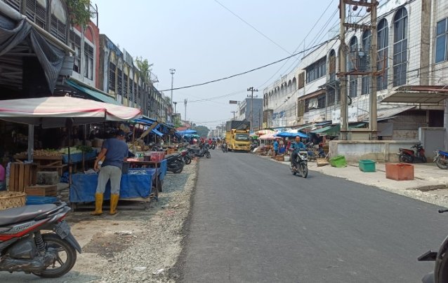 Ganggu Pembangunan Drainase, Satpol PP Pekanbaru Ultimatum Pedagang di Jalan Teratai