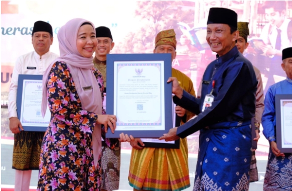 Tertib Arsip, Bapenda Riau Diganjar Penghargaan Sangat Memuaskan Dalam Pengawasan Kearsipan 2025