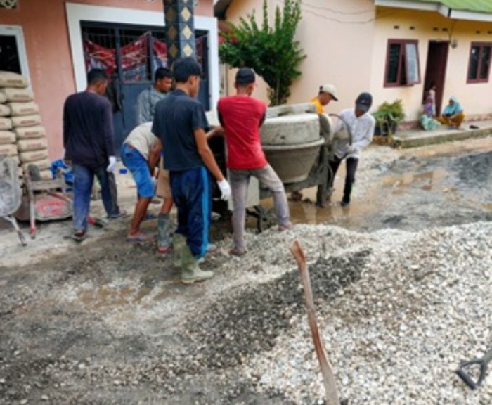 PT PLN Nusantara Power UP Tenayan Lakukan Semenisasi Jalan Lingkungan Dengan Mengunakan FABA