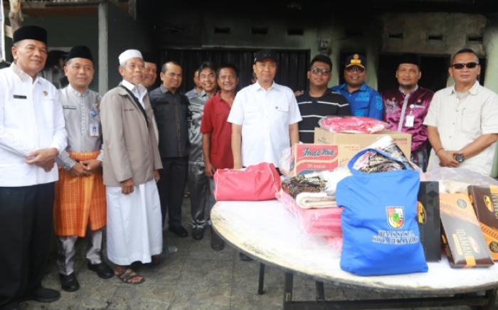 Wawako Pekanbaru Salurkan Bantuan ke Keluarga Korban Kebakaran Rumah di Kapau Sari