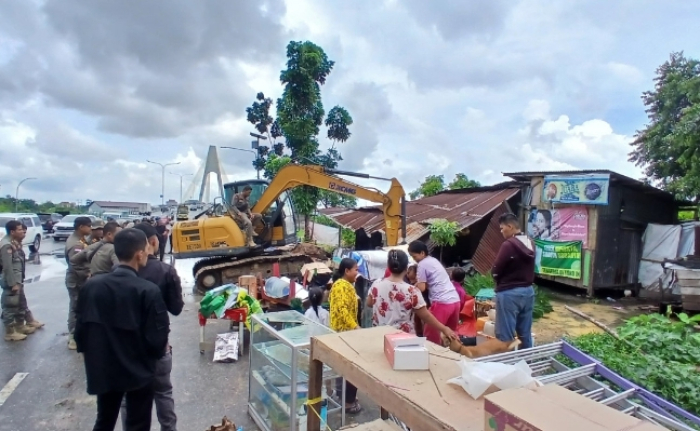 Bangunan Liar di Tanah Pemko Pekanbaru Dibongkar, Mayoritas Penghuni Warga Luar