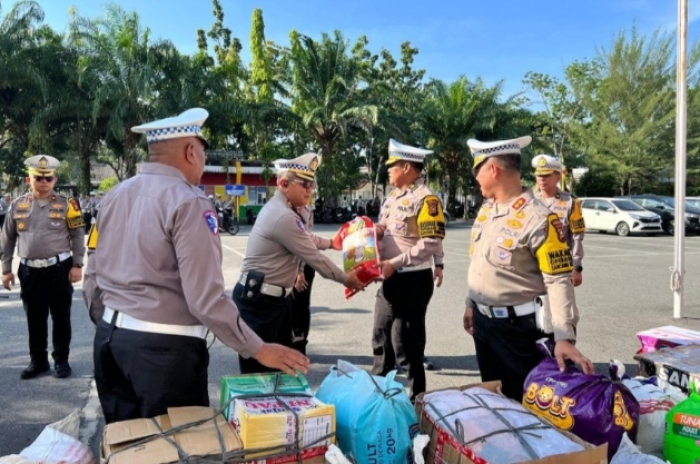 Ditlantas Polda Riau Kirim Bantuan Untuk Korban Bencana Alam di Sumatera Barat