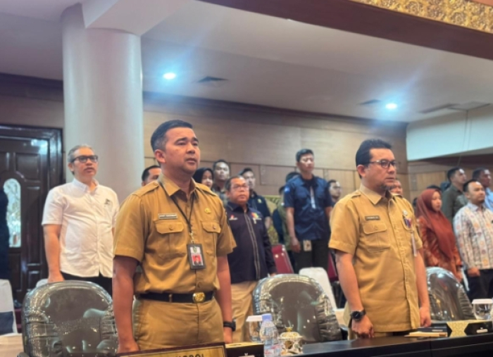 Kaban Kesbangpol Riau Hadiri Rapat Paripurna DPRD Provinsi Riau Bahas LKPJ 2025 dan Ranperda Perhubungan