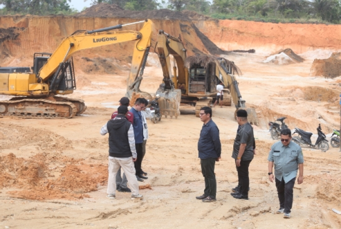 Pemprov Riau Hentikan Dua Aktivitas Tambang MBLB Tanpa Izin di Kampar
