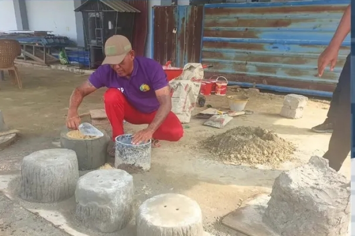 WBP Lapas Narkotika Rumbai Kembangkan Kreativitas melalui Pembuatan Pot Bunga