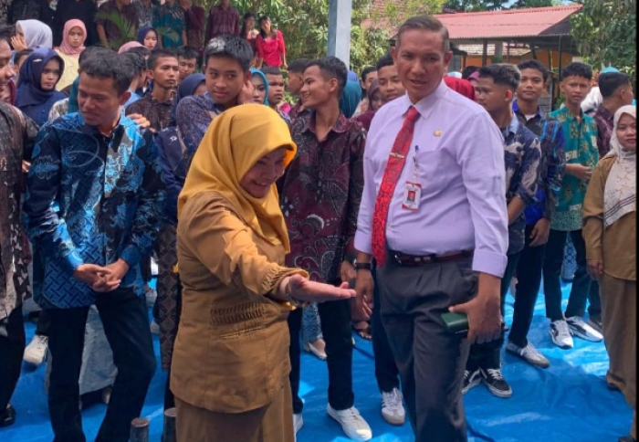 Plt Kadisdik Pekanbaru Hadiri Perpisahan Peserta Didik SMP Negeri 39