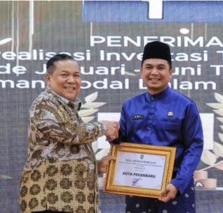 Lampaui Target Nasional, Pemko Pekanbaru Raih Peringkat I Riau Investment Award 2026