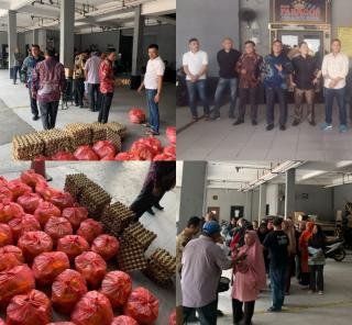 Hari Ulang Tahun ke- 11 Tahun New Paragon, Managemen Staf dan Karyawan Tebar Kebahagian dengan Berbagi Sembako ke Masyarakat Sekitar