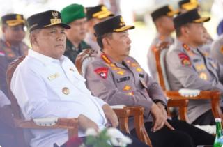 Kapolri Tinjau Operasional Pabrik Pupuk, Serahkan 80 Ton Bantuan