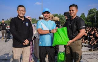 Lounching Tim Motoris Satpol PP, Wako Pekanbaru Serahkan Bantuan Sembako dan Uang Tunai ke Ratusan Pegawai 