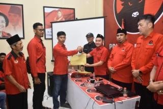 Serahkan SK PAC PDI Perjuangan se Kota Dumai, Simak Pesan Penting Fuad Santoso